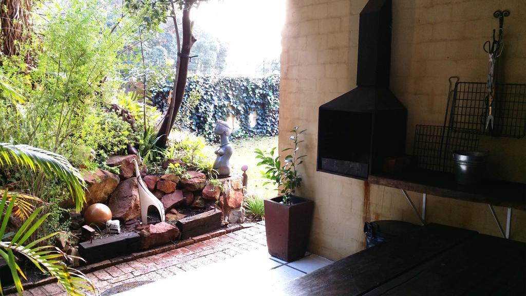 Hornbill House Self Catering Accommodation Hermanus Exterior photo