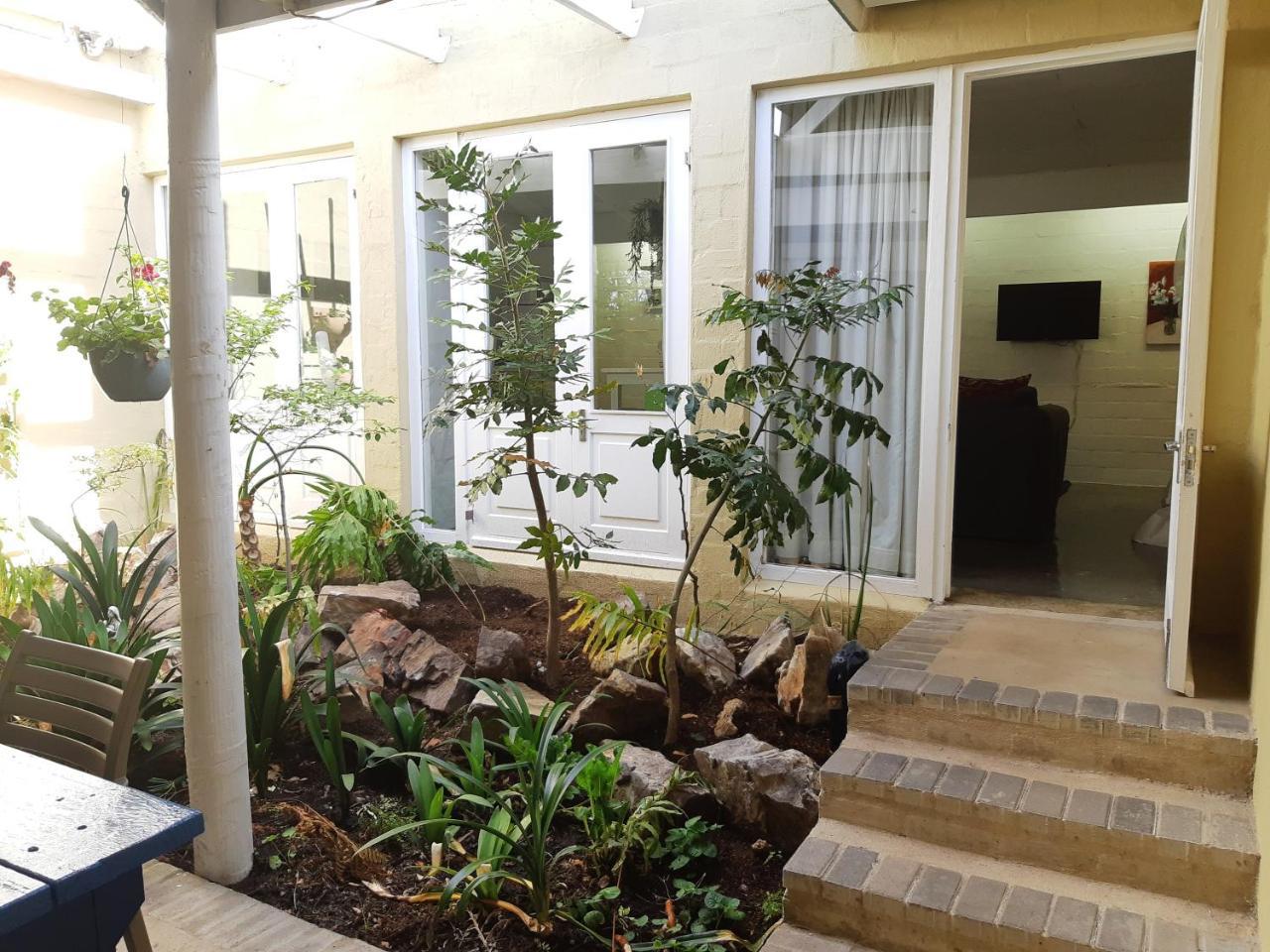 Hornbill House Self Catering Accommodation Hermanus Exterior photo